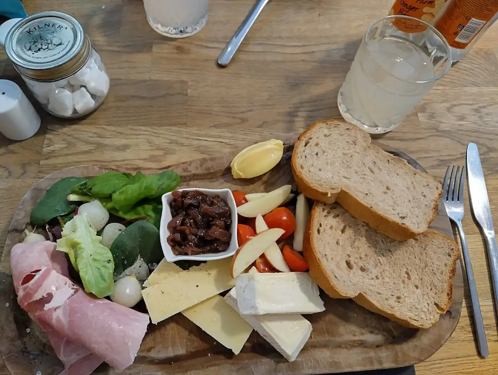 Julia Matthews_Dougie's_Barrowby_review