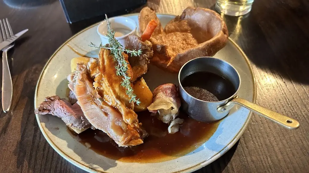 Fox Ilkley_Menston_slider_image_2