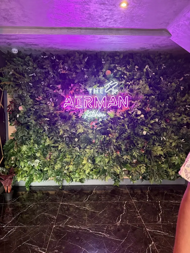 Amber S_The Airman Kitchen_Meppershall_review