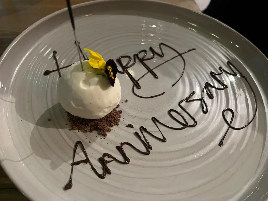 Gerald Sze_Leddy's_Melbourn_review