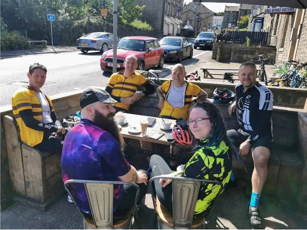 Brendan Casey_H Lounge Bar_Meltham_review