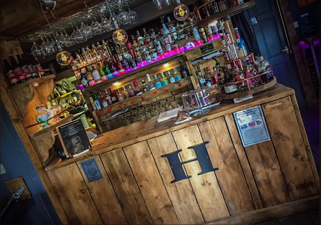 H Lounge Bar restaurant in Meltham