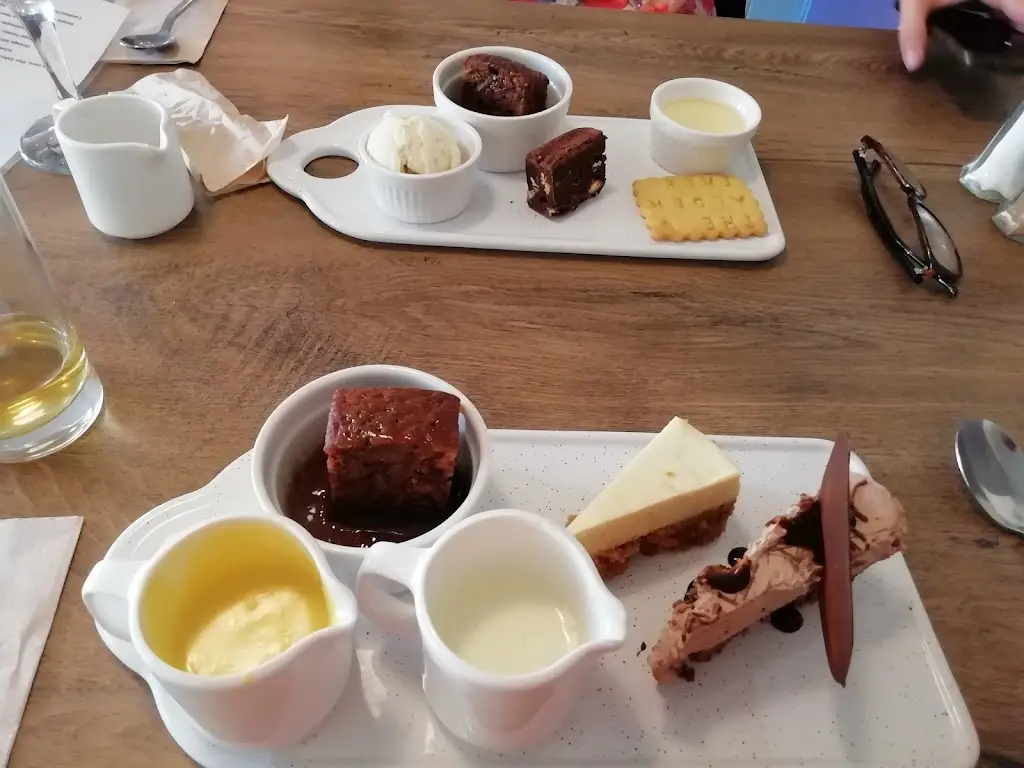 Lee Jenkinson_The Alder Tree_Mexborough_review