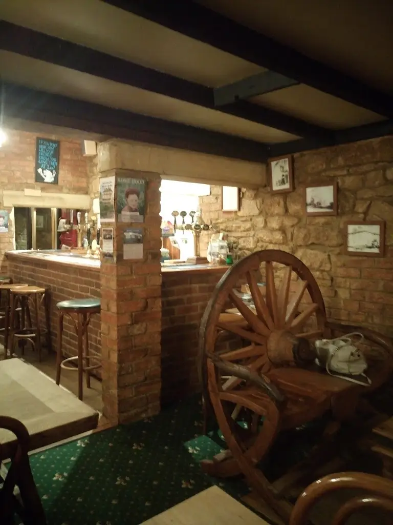 Vale of the White Horse Inn_Minety_slider_image_1