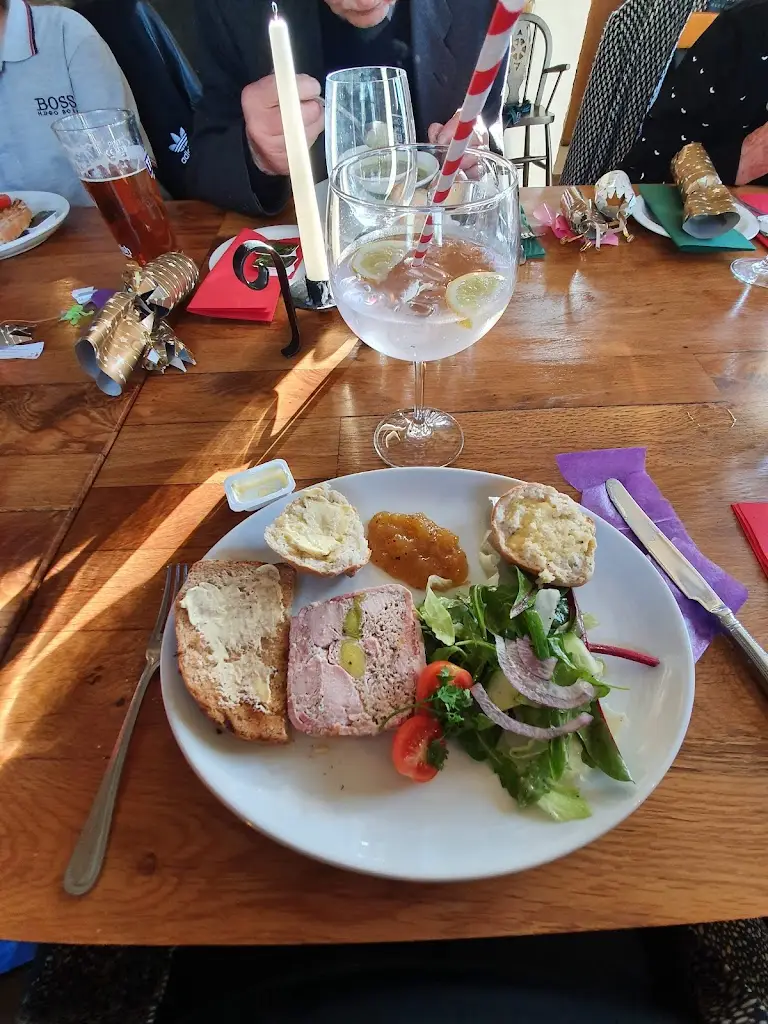 Vale of the White Horse Inn_Minety_slider_image_3