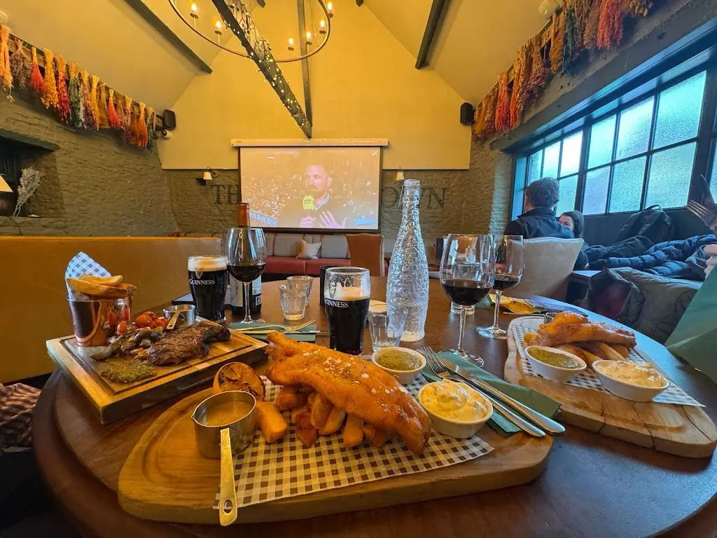 Odyssey CX_The Crown_Minchinhampton_review