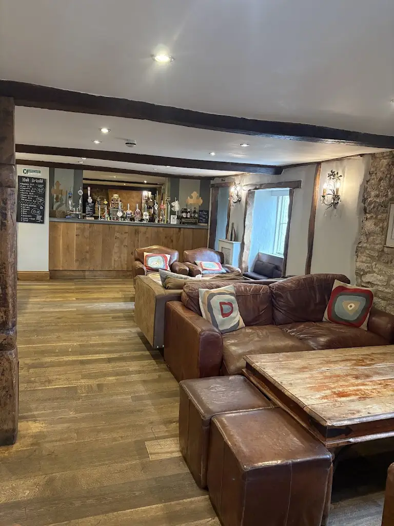 Mibbie P_The Old Lodge_Minchinhampton_review