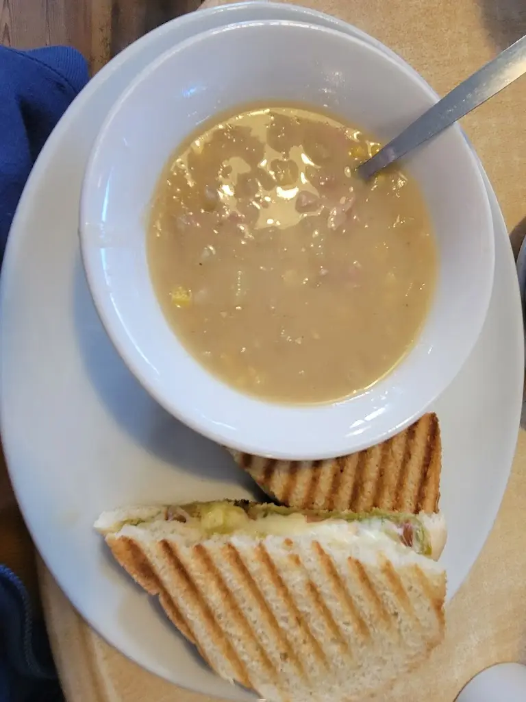 Yesenia Henriquez_Jacarandas_Midsomer Norton_review