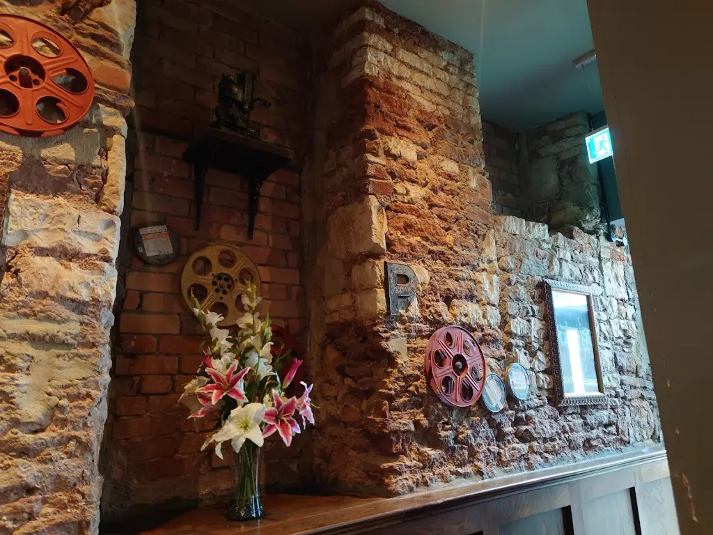 Katie Thayer_The Palladium Electric - JD Wetherspoon_Midsomer Norton_reseña