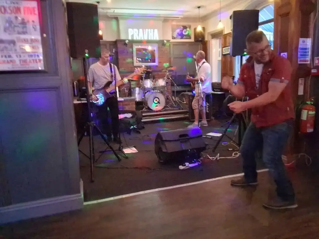 Robert Kissane_Riverside 2000_Midsomer Norton_review