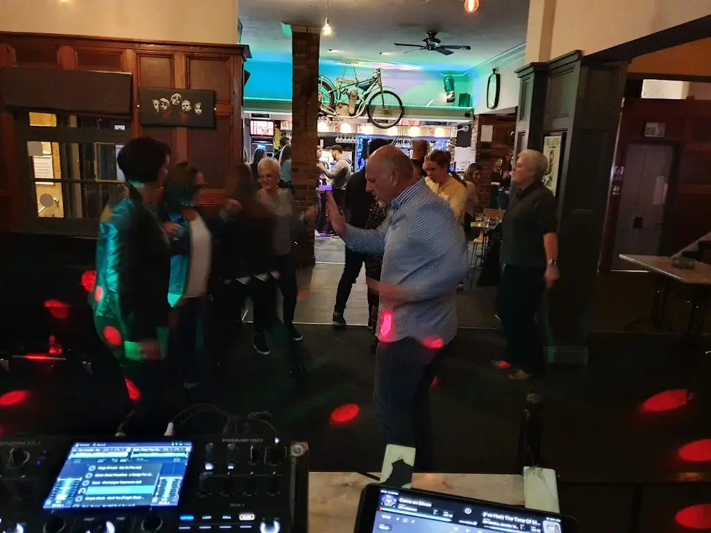 Geoffrey Urch_Riverside 2000_Midsomer Norton_review