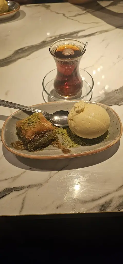 Sergio Pereira_Izmir Restaurant_Milton Keynes_review