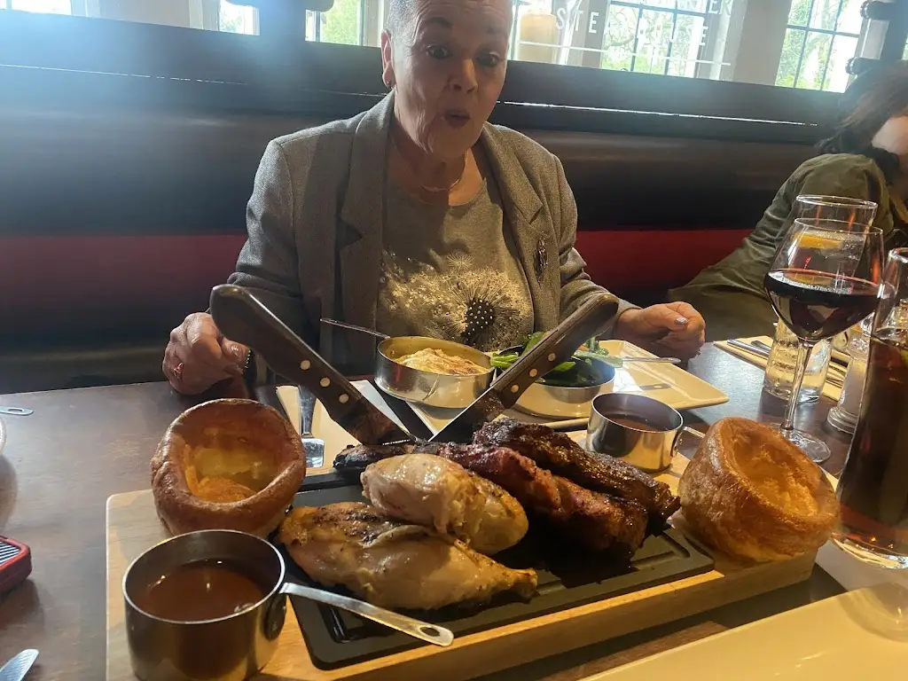 Melissa Dyer_Miller & Carter Mirfield_Mitcheldean_review