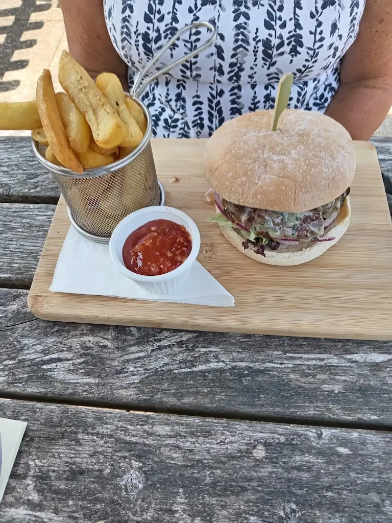 Richard Williams_The Smugglers Inn_Milford on Sea_review