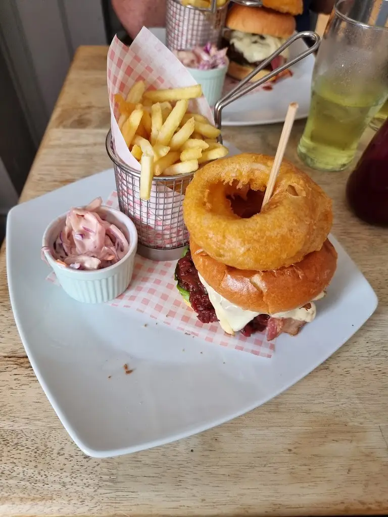 The Red Lion_Milford on Sea_slider_image_3