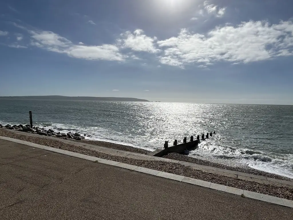 David Hellyn_Needles Eye Cafe_Milford on Sea_review