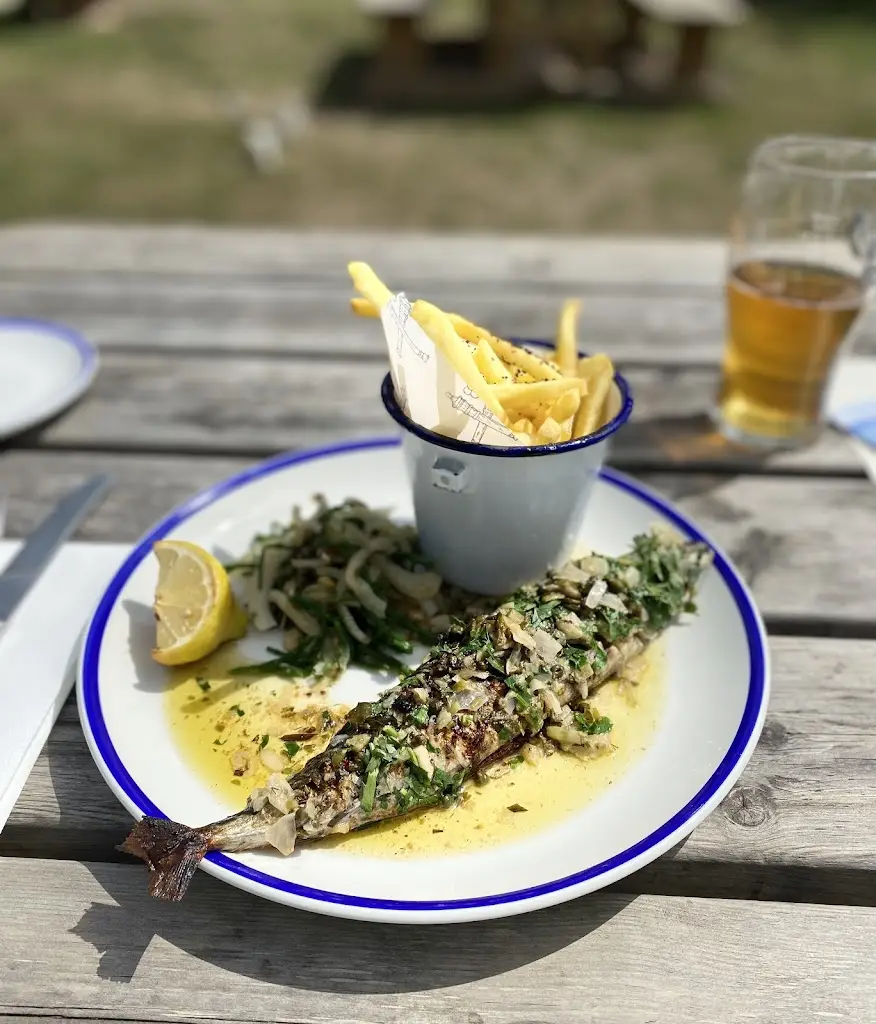 Daniel Nowland_The Gun Inn_Milford on Sea_review