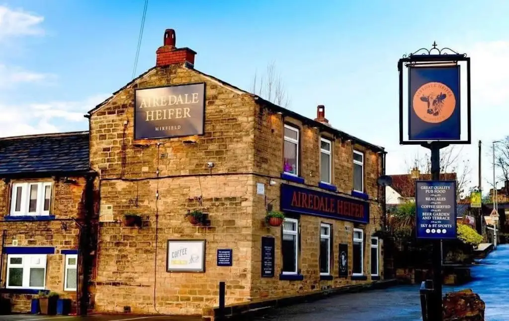 The Airedale Heifer_Mount Hawke_slider_image_3