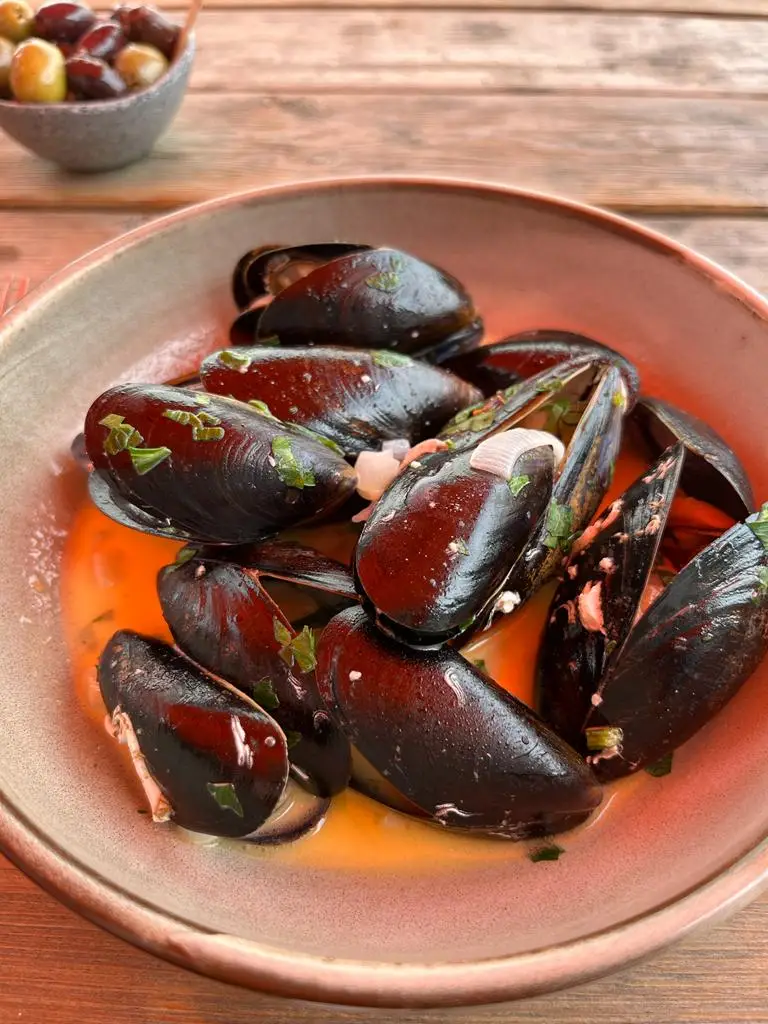 Menu_Castaways Wine Bar_Mylor Bridge_immagine_5