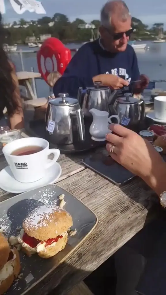 Pandora Inn_Mylor Bridge_slider_image_2