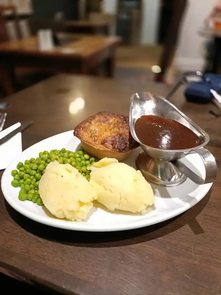 Thomas Lorimer _The Fox_Much Wenlock_review