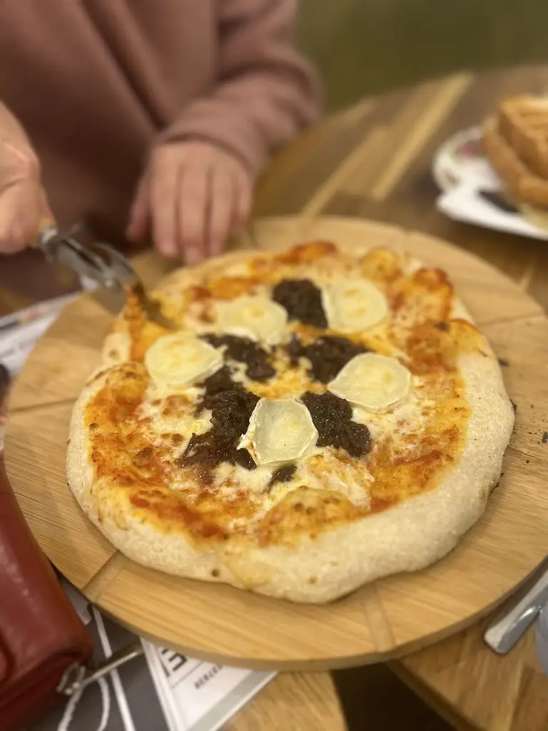 Molly Atkinson_Sweet Vintage_Mossley_review