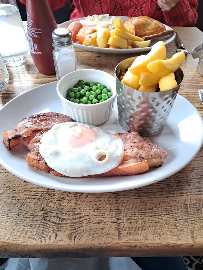 Roaches Lock Inn mossley ltd_Mossley_slider_image_3