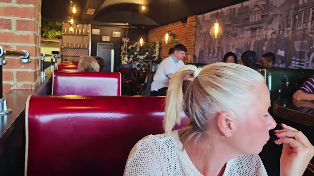 Andrew Thompson_Cafebar 1838_Murton_review