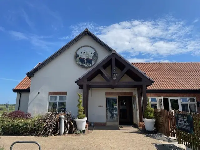 Dancing Betty_Murton_slider_image_3