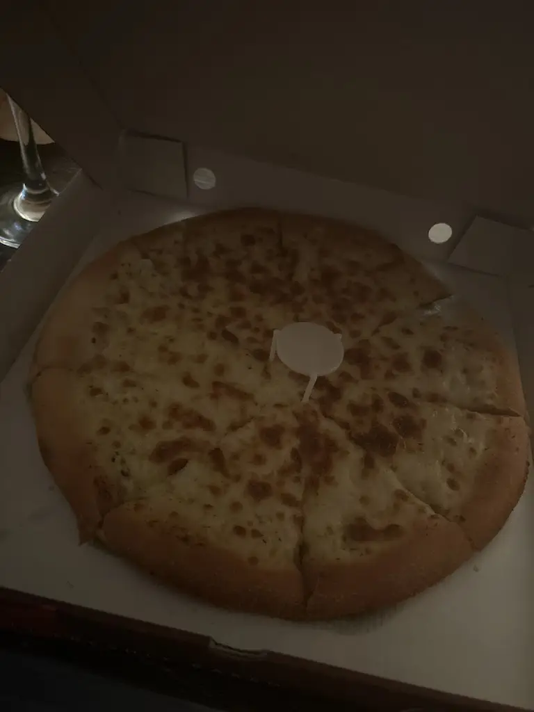 Hannah Jayne_Marino's Pizza_Murton_review