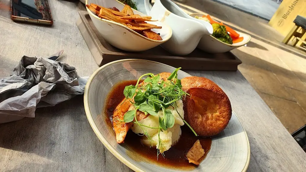 Chris Smith_The Pavilion_Barnsley_review