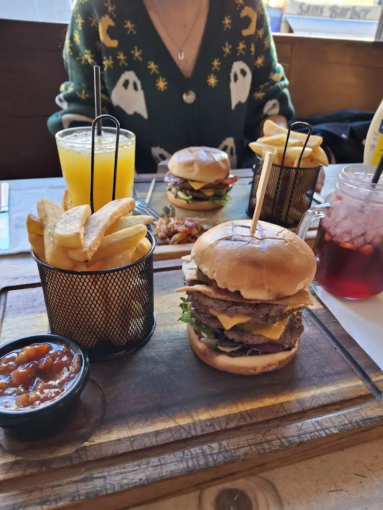 Aaron Hutchinson_Farro's Grillhouse_New Basford_review