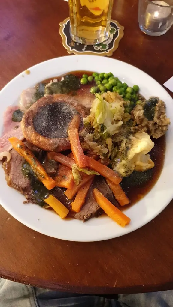 kelly Cadman_Swan bar and grill_Netherton_review