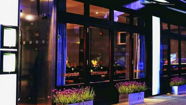 Blue Junction Bar & Restaurant ristorante a Morden