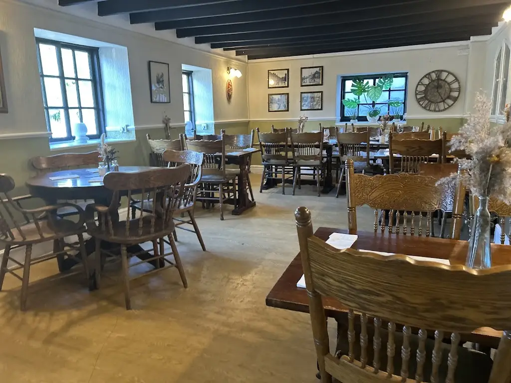 Dolcie Swain_Black horse_Nettleham_review