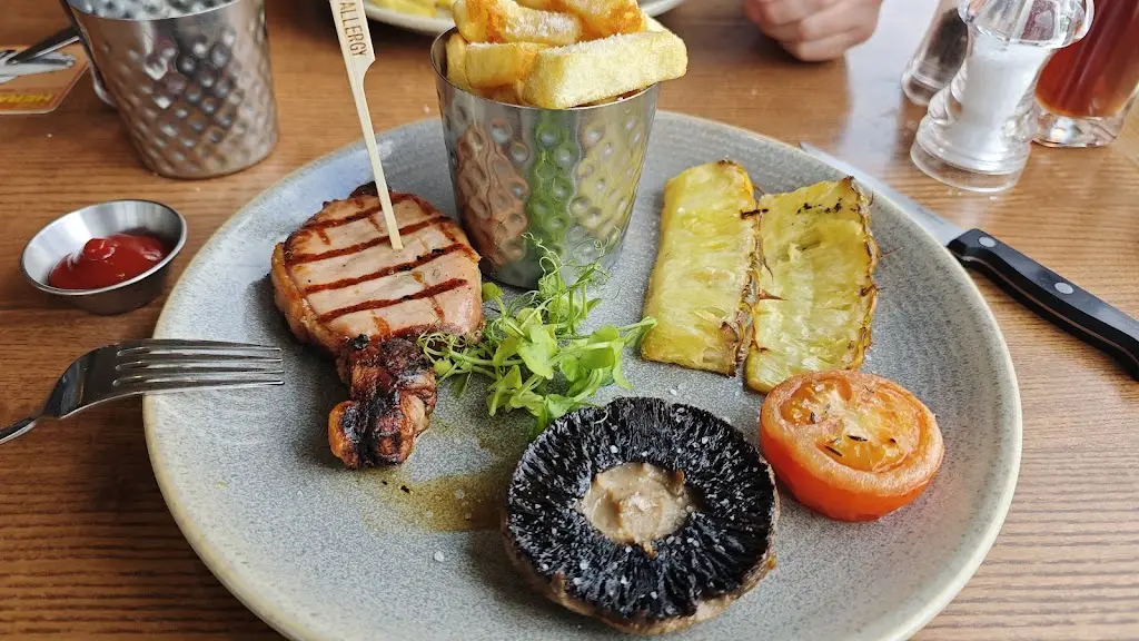 J Simpson_The Boathouse_Neston_review