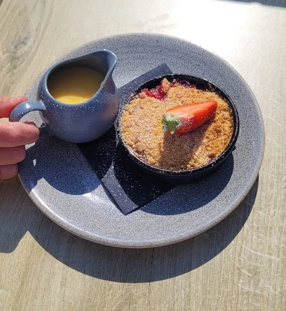 neta shpiegler_The Boathouse_Neston_review