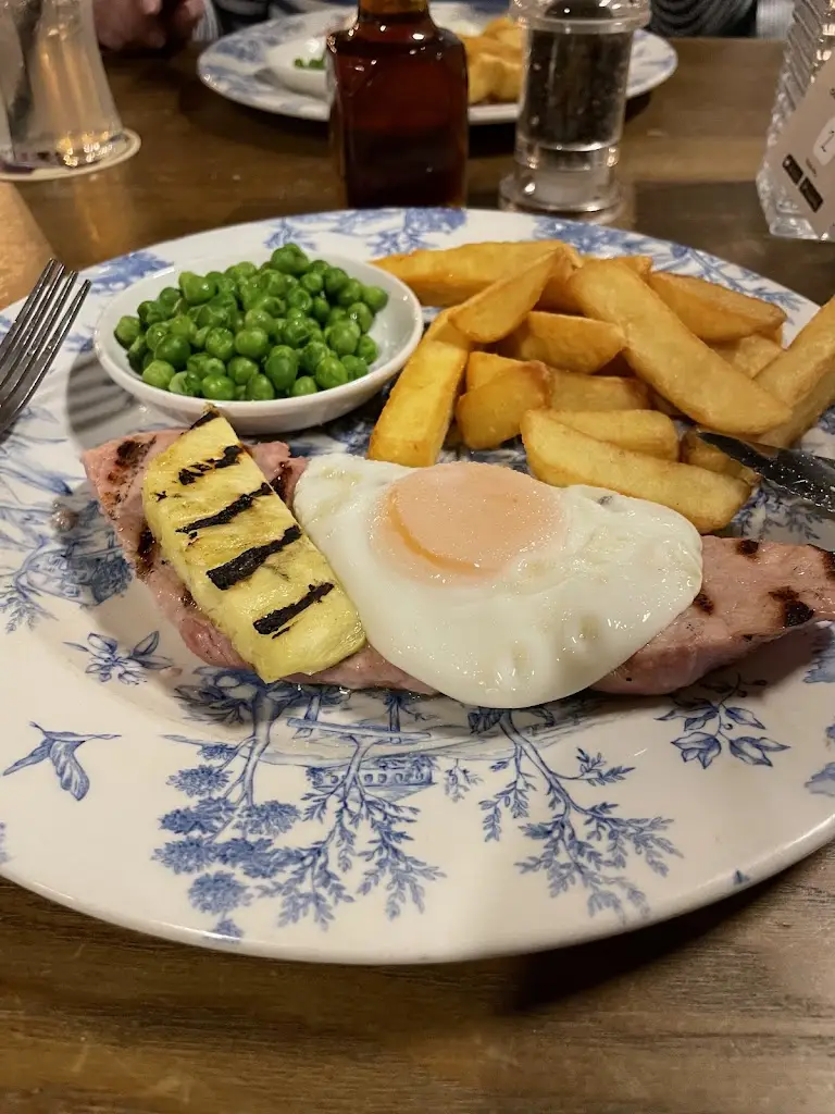 John D_Hinderton Arms_Neston_review