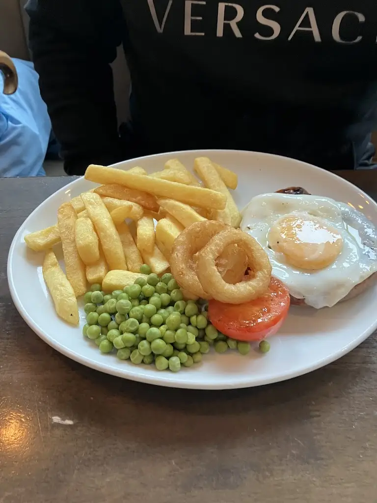 caroline atkinson_The Bay Horse_Barrow in Furness_recensione