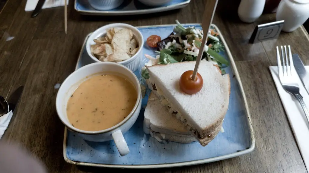 Gasgas_The Crown, Walney_Barrow in Furness_review