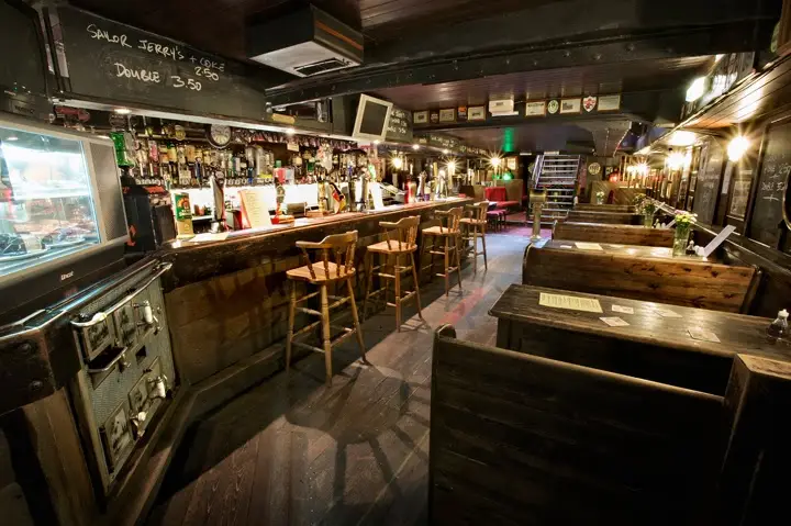 Castle Barge_Newark on Trent_slider_image_1