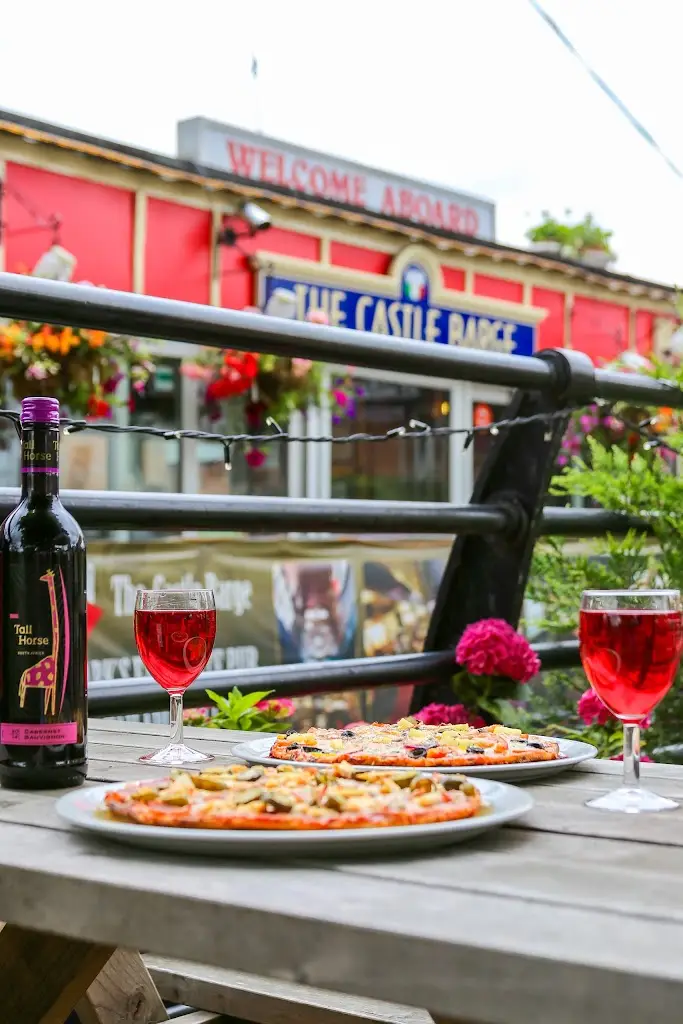 Castle Barge_Newark on Trent_slider_image_3