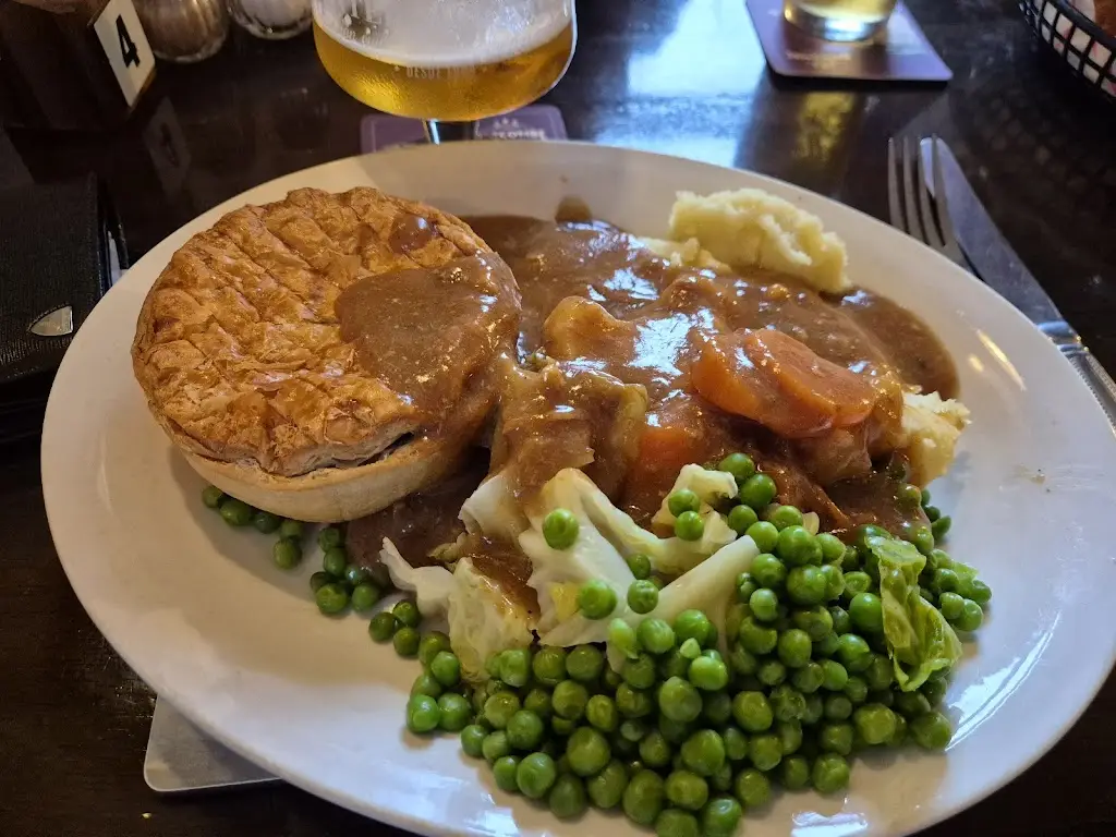 Adrian Quinnell_Kings Arms Town and Country Pub_Newent_review
