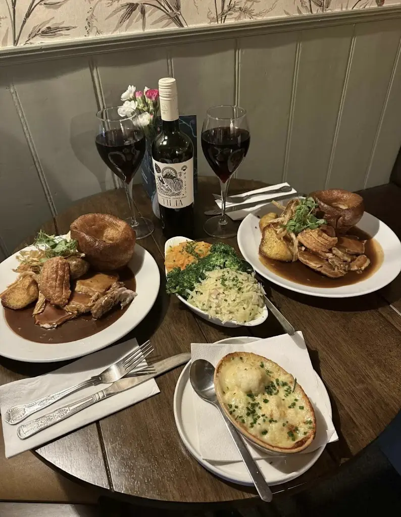 The Roebuck_Aldbourne_slider_image_2