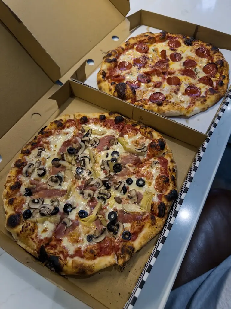 Nina T_Pizza Yoli ltd_Newent_reseña