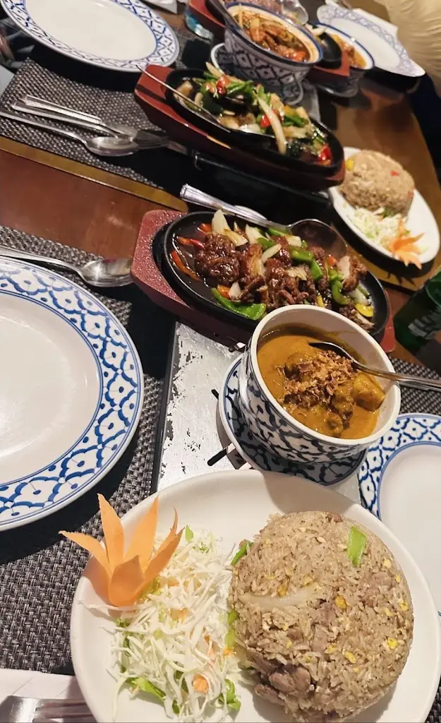 Worachat Khongwun_Pin Petch Thai Restaurant_Newport Pagnell_review