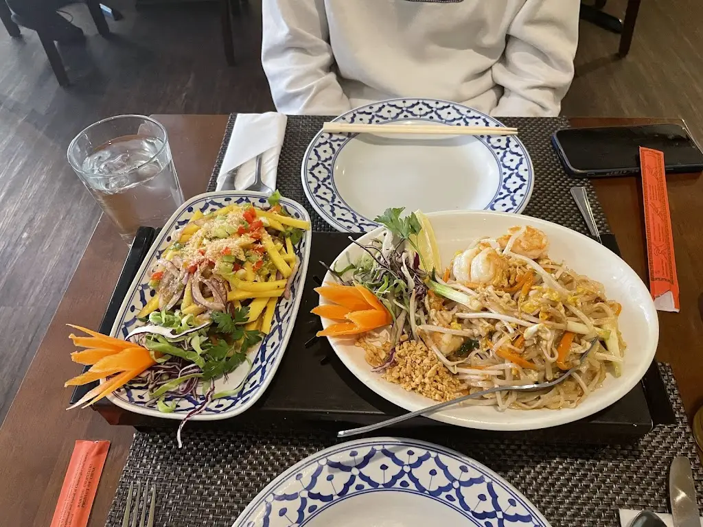 Pin Petch Thai Restaurant_Newport Pagnell_slider_image_3