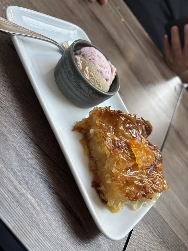 Ella Cebo_Apollonia Greek Cuisine_Newport Pagnell_recensione