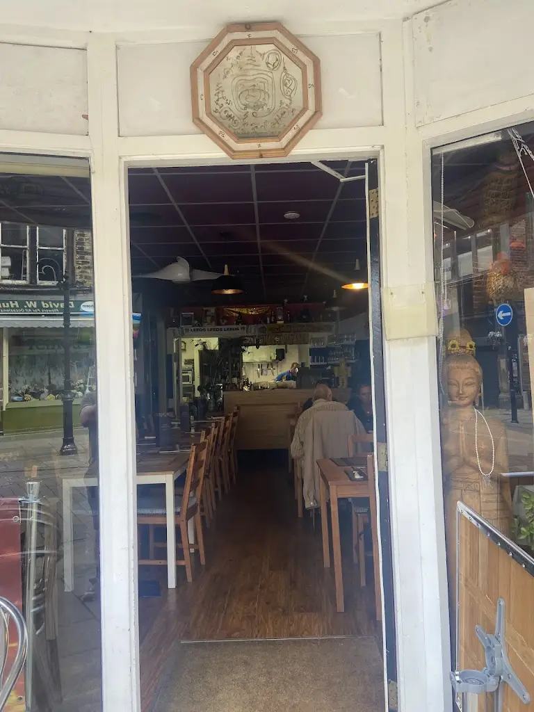 Martin Brough_Nat's Pad Thai_Morley_review