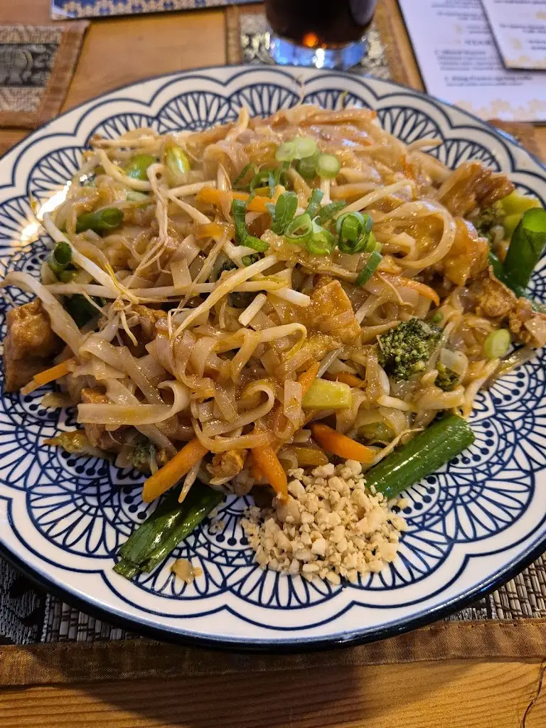 Michael Dean_Nat's Pad Thai_Morley_review